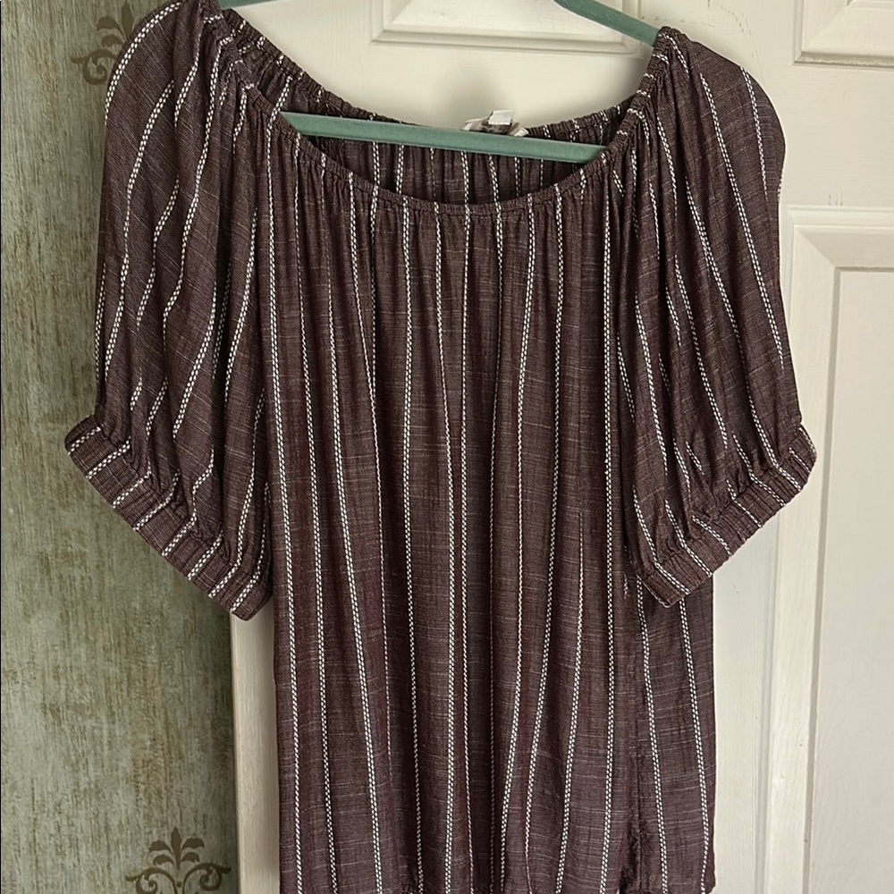 LOFT Brownish flowy top w white striping